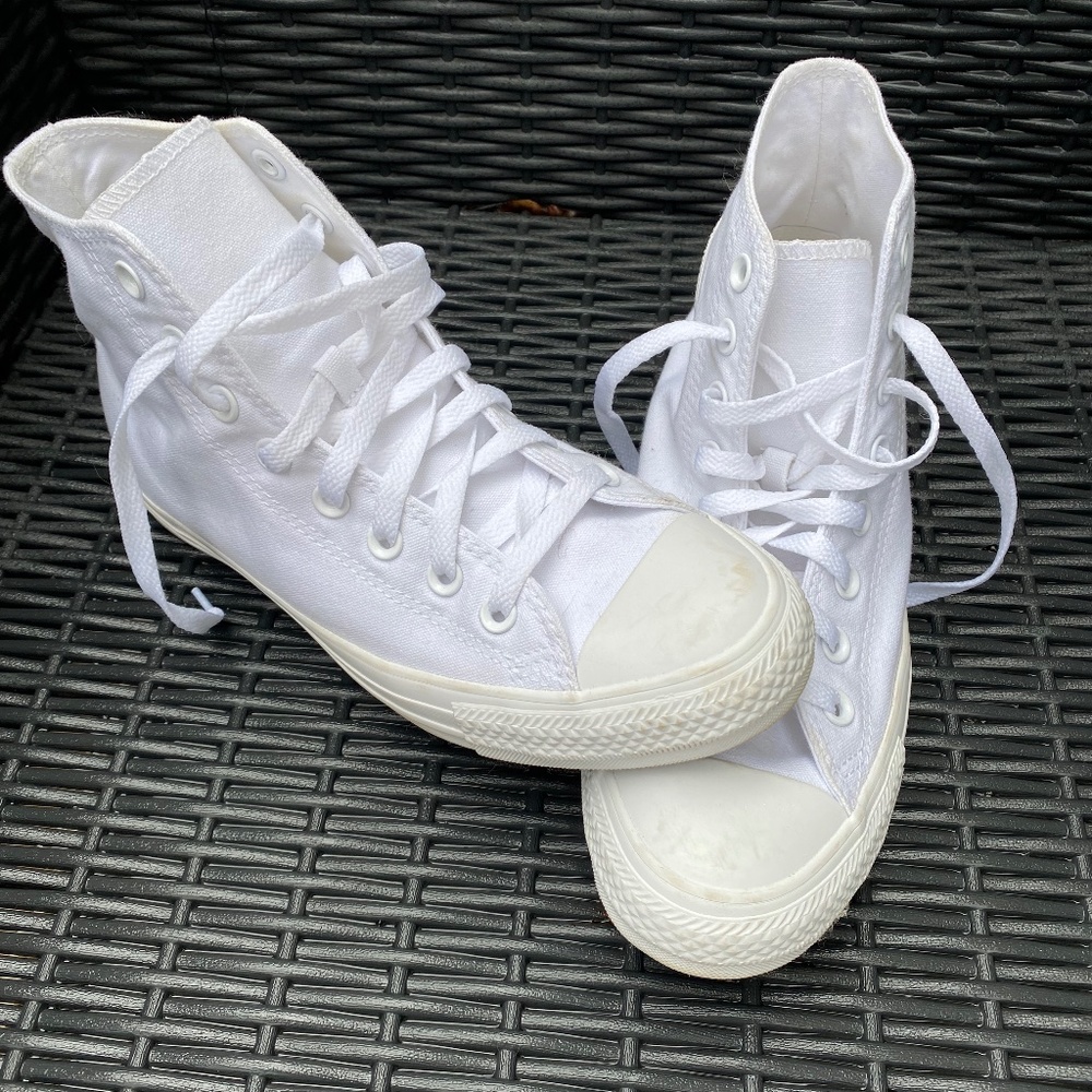 White converse, tennis shoes
